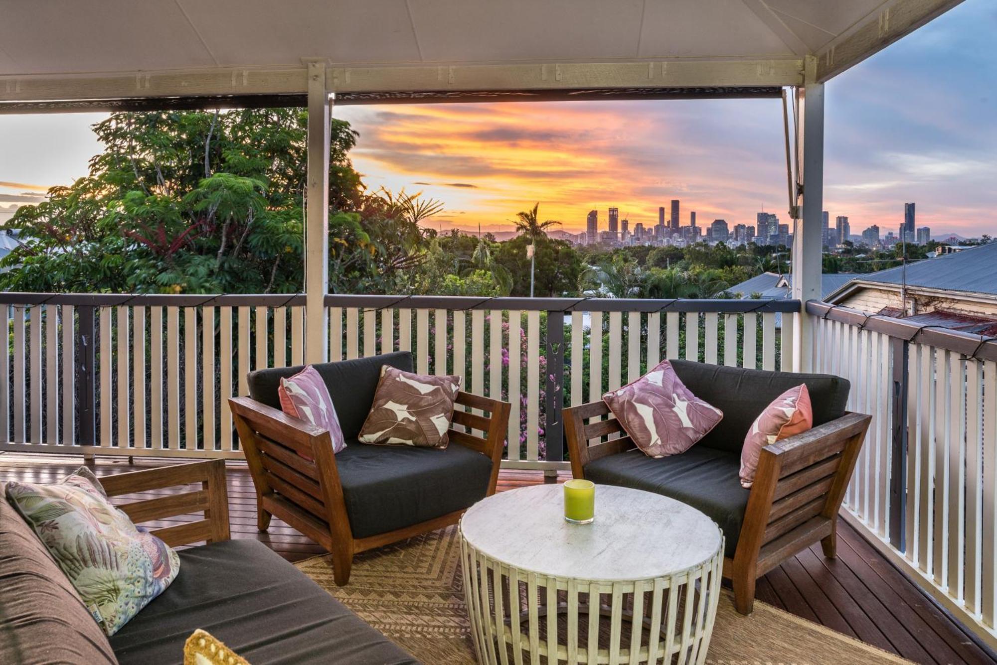 Spacious 3-bed With Amazing Views In Norman Park Brisbane