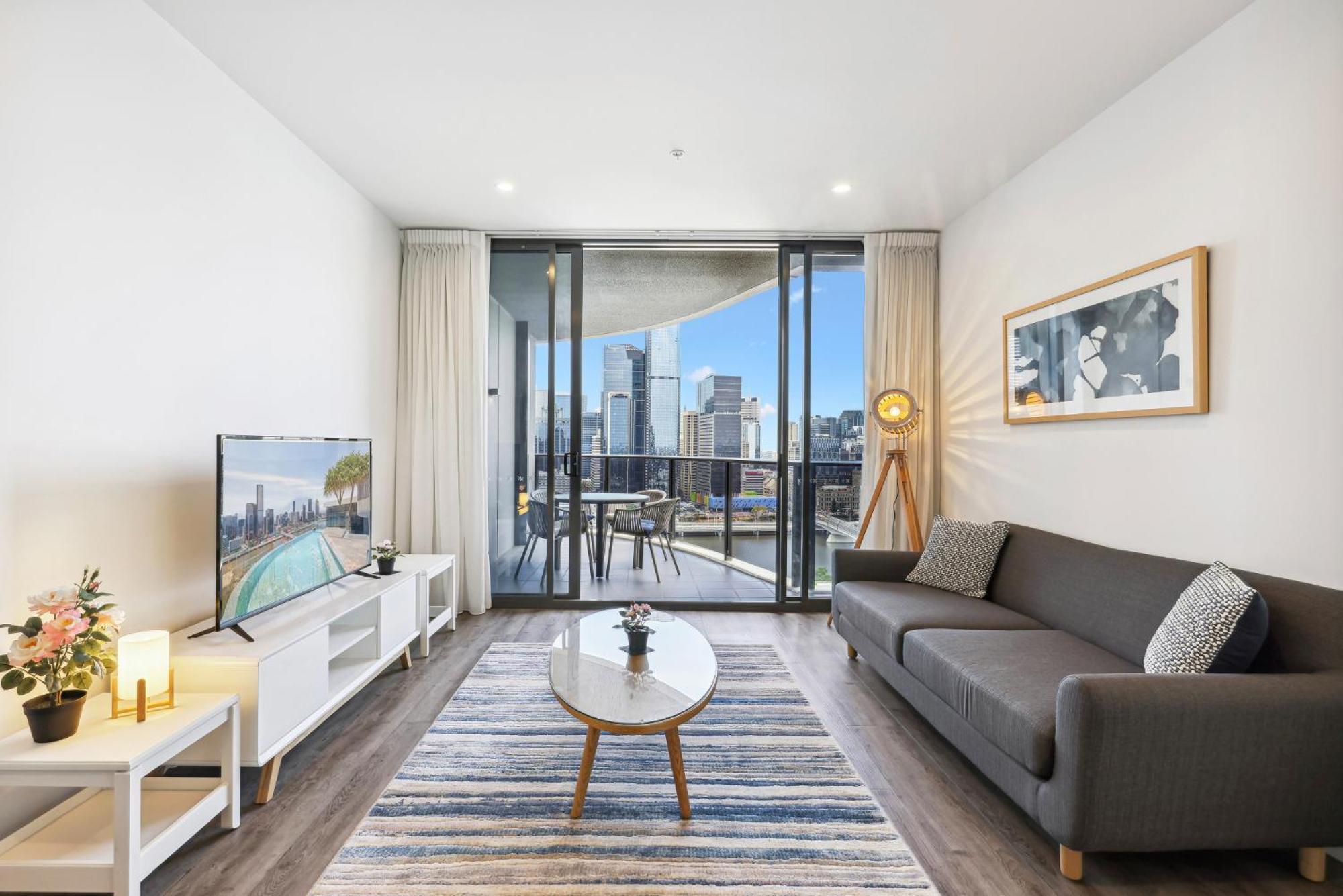 Chic 2-bed With Rooftop Pool Overlooking The Apartment
