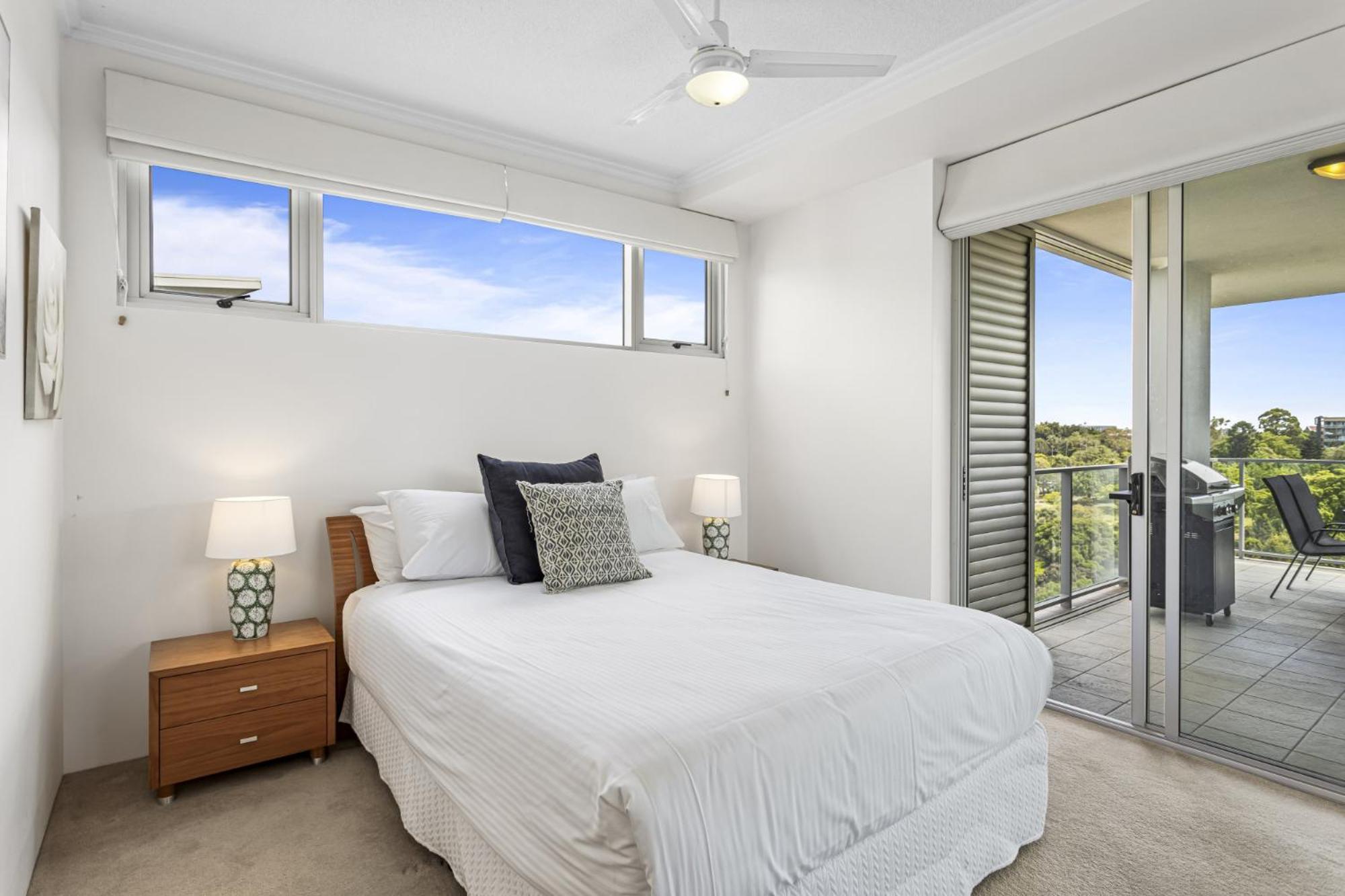 High-floor 2-bed Cbd Unit With Views & Amenities Apartment *