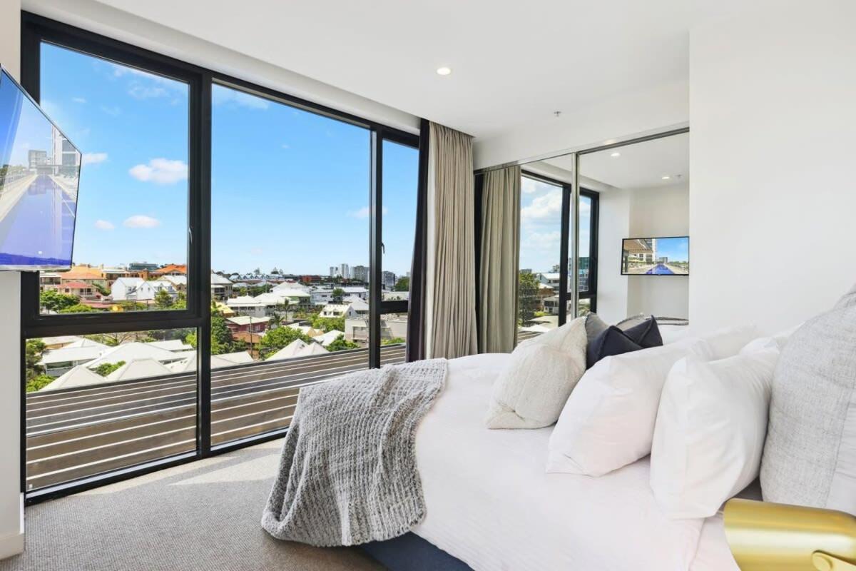 Stunning 1-bed By Victoria Park With Pool & Gym Apartment
