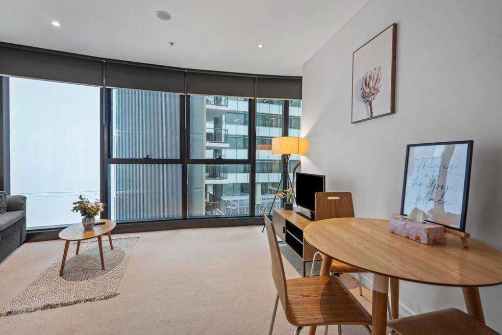 Cbd - Entire Apt 2b1b W Pool And Gym *