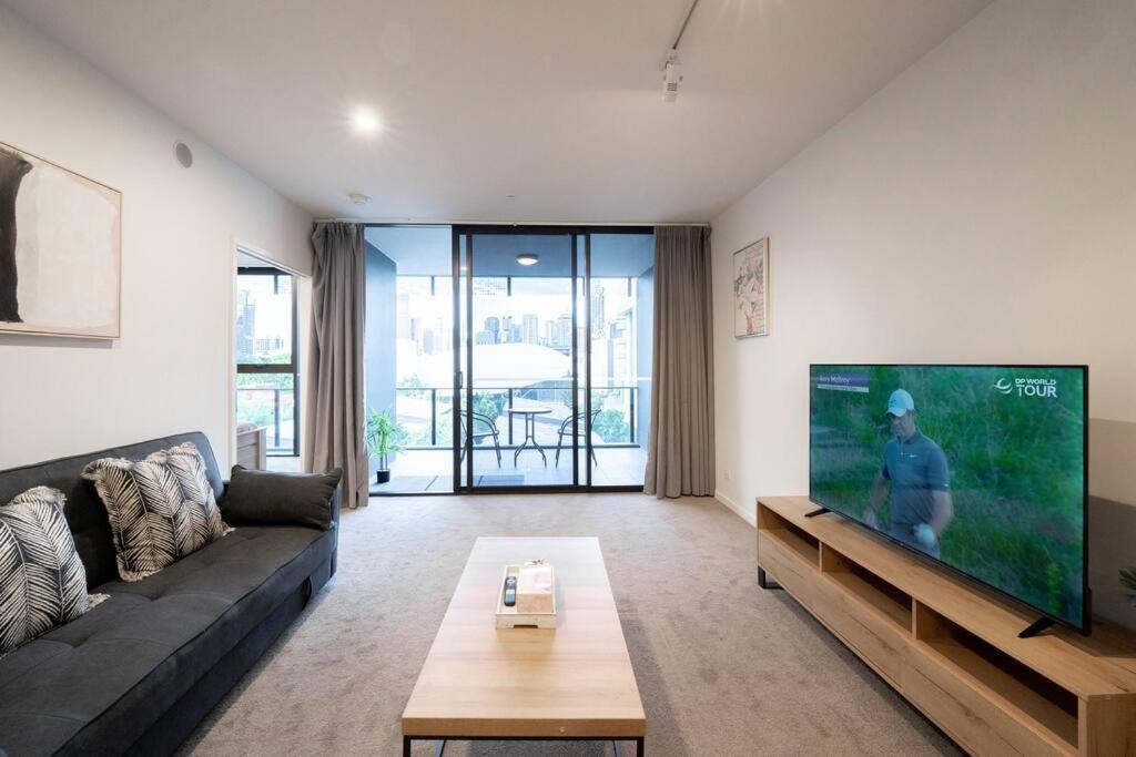 Apartment Urban Elegance 2b2b W Parking, Pool South Brisbane