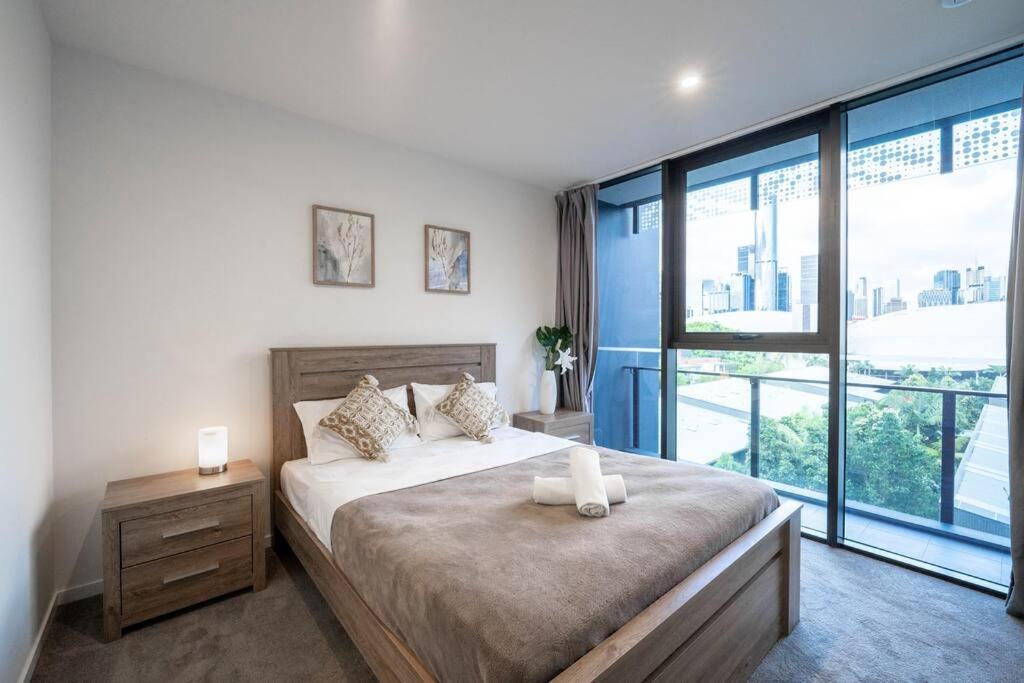 Apartment Urban Elegance 2b2b W Parking, Pool South