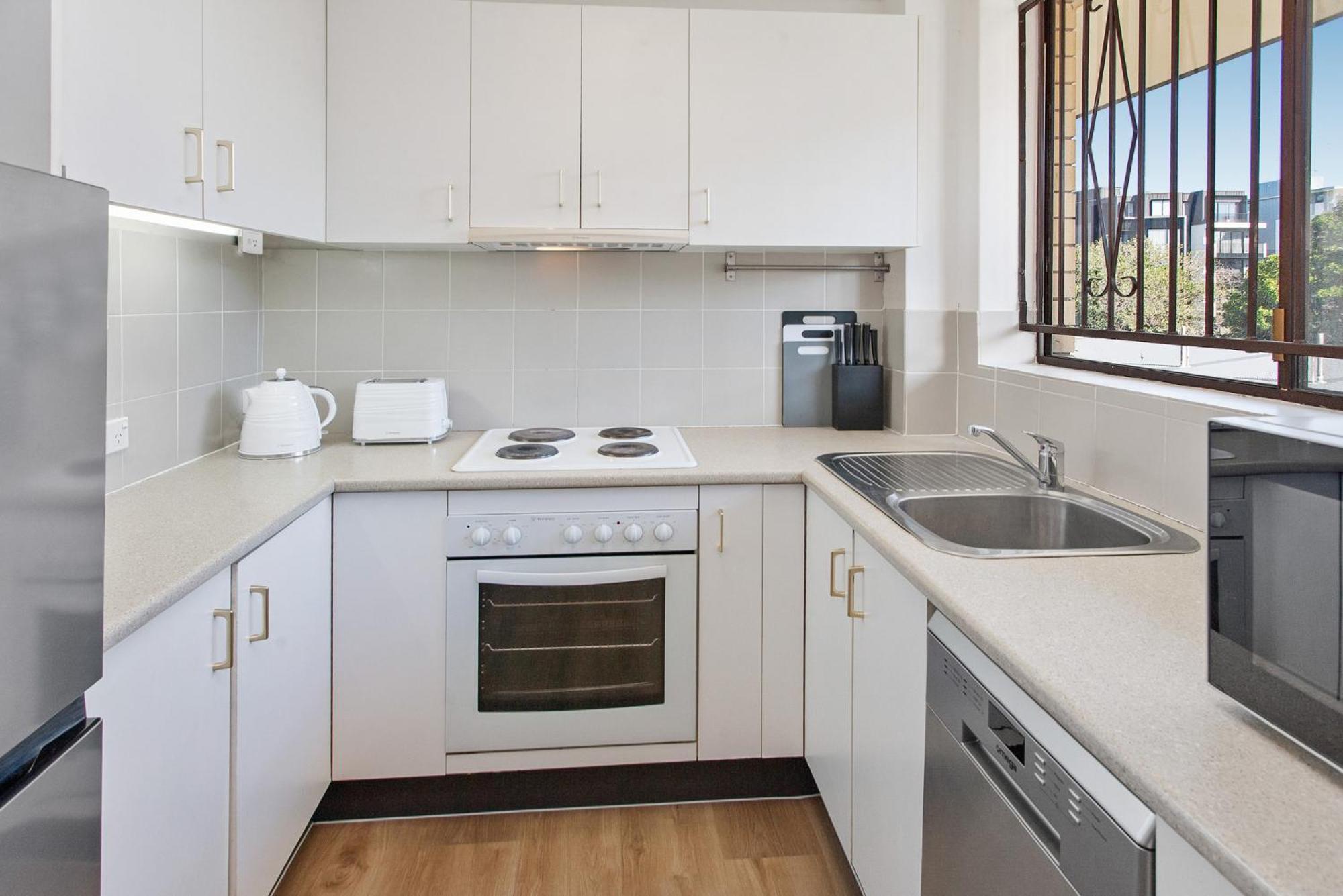 Apartment Cosy Unit With Parking Near New Farm Park & River *