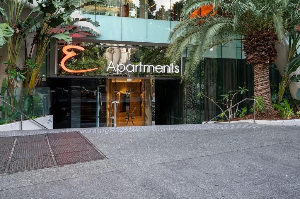 Sunset Views Luxury 2 Bed 2 Bath Pool Gym Desk Brisbane