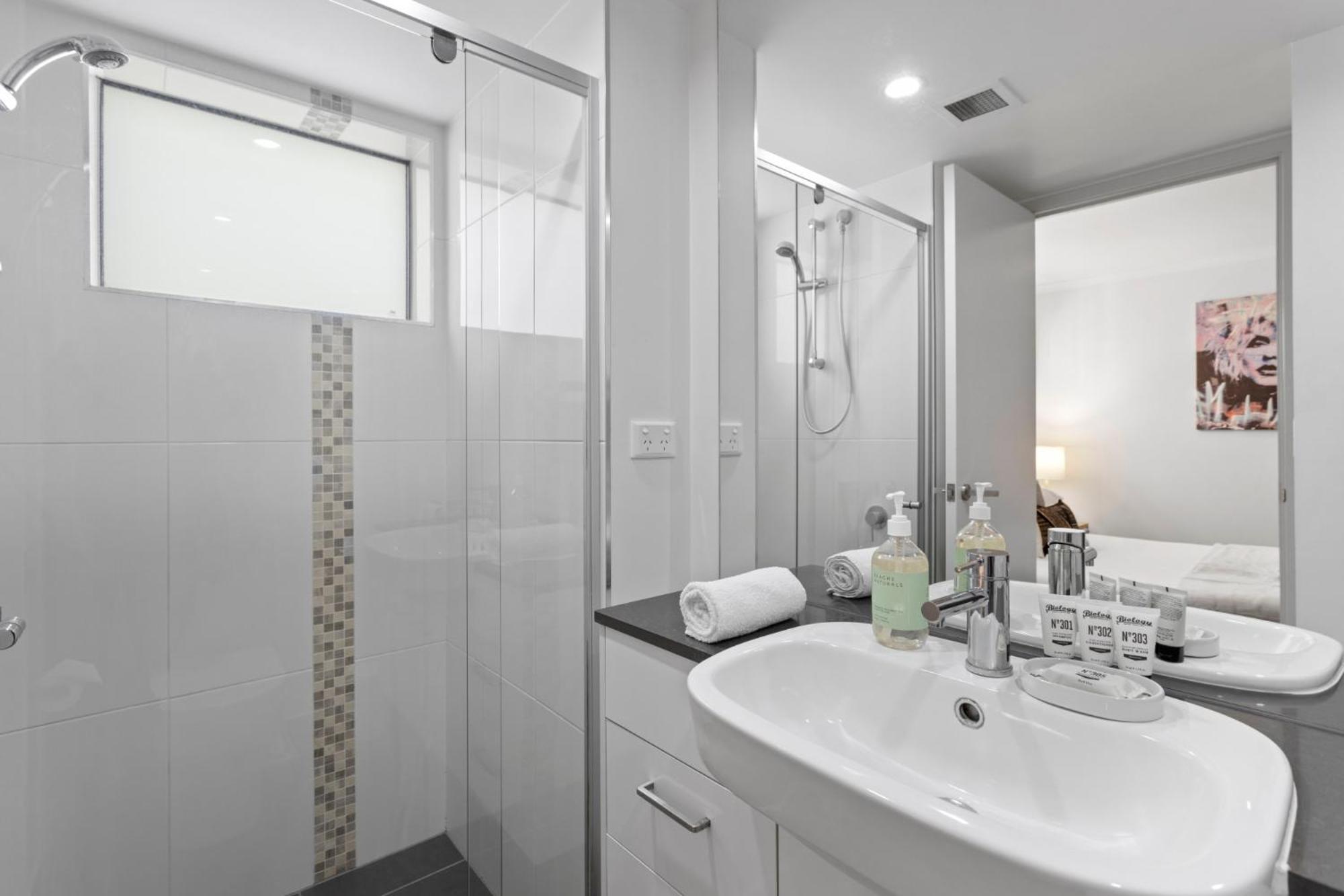Chic 2-bed & 5 Minutes Walk To Qpac *