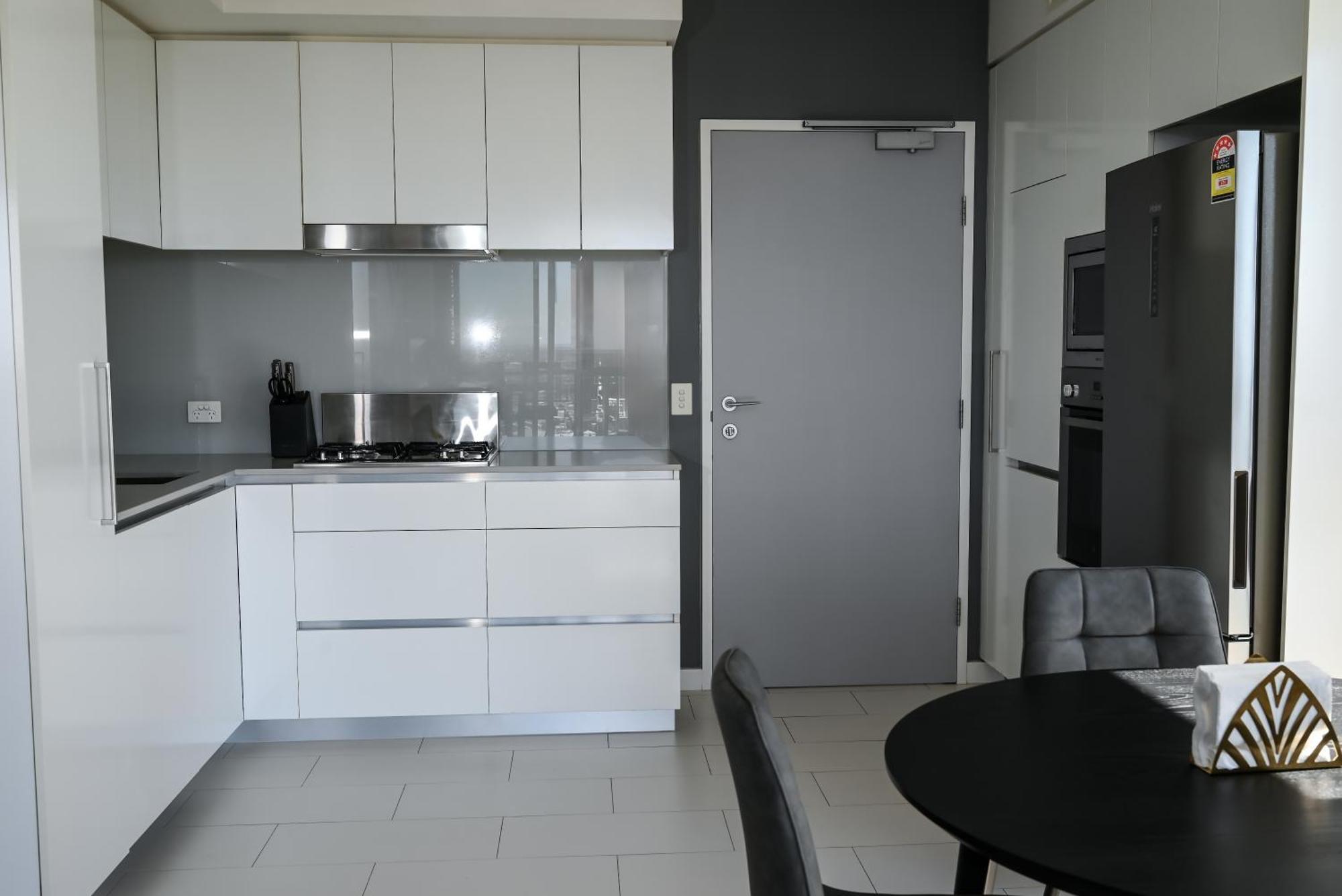 River View In With Parking Apartment *