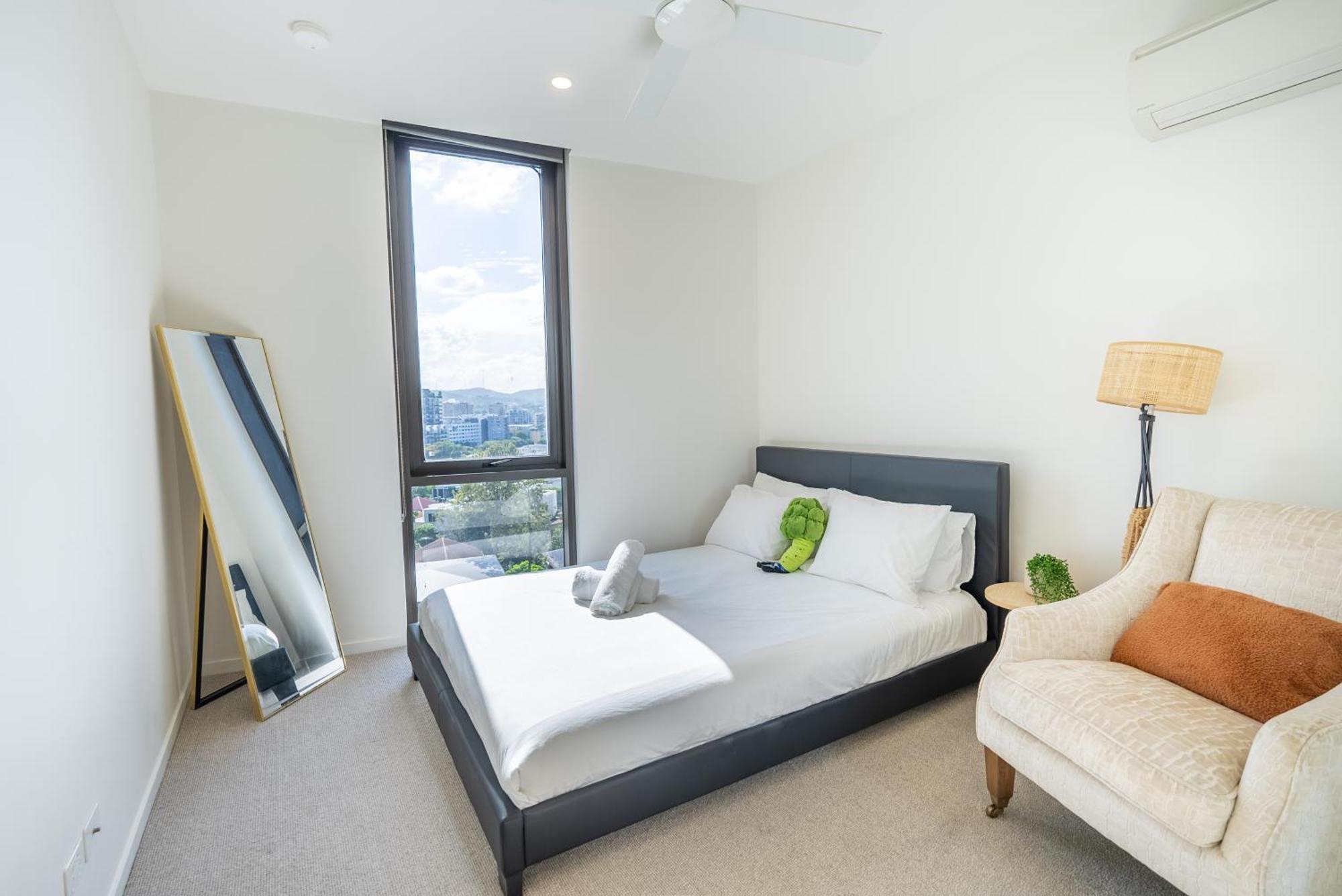 Location! Boutique 2br With Pool & Bbq Near South Bank And *