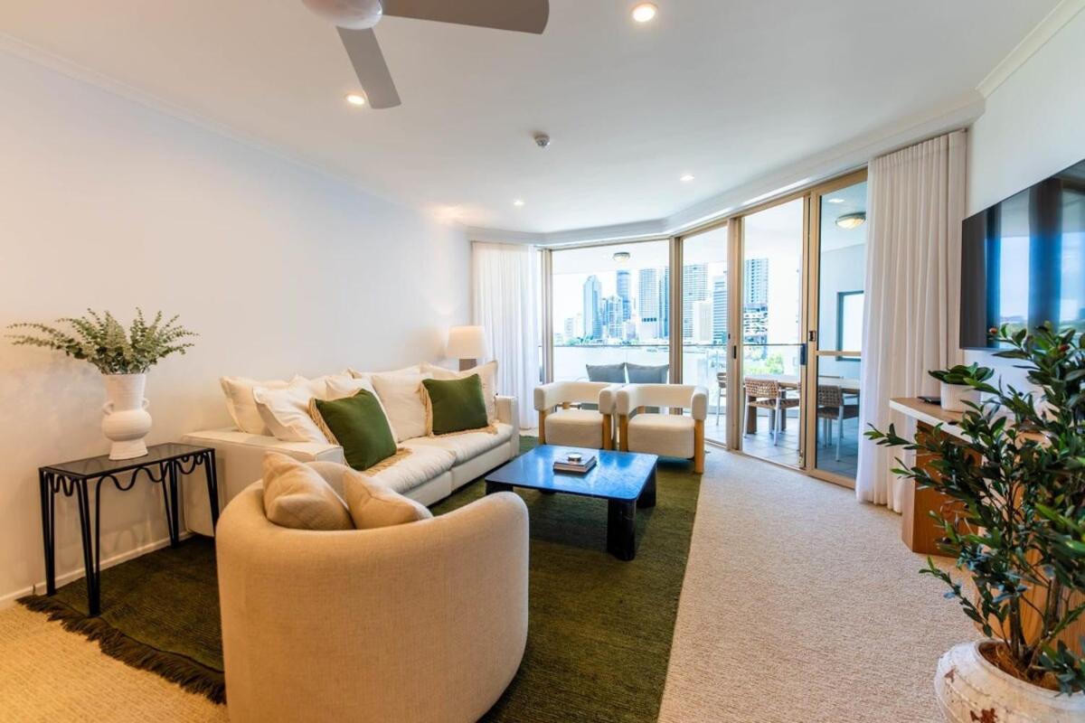 Apartment 2 Bedrooms 2 Bathrooms W Parking & Pool