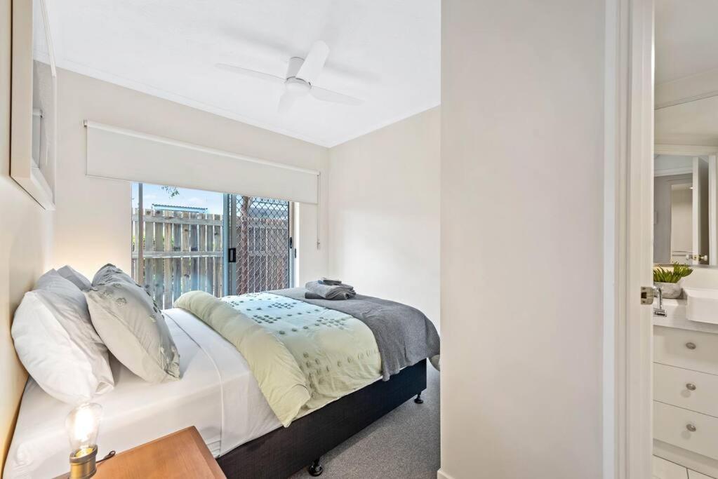Contemporary Comfy ~ 2bed/2bath/1car ~ Hawthorne *