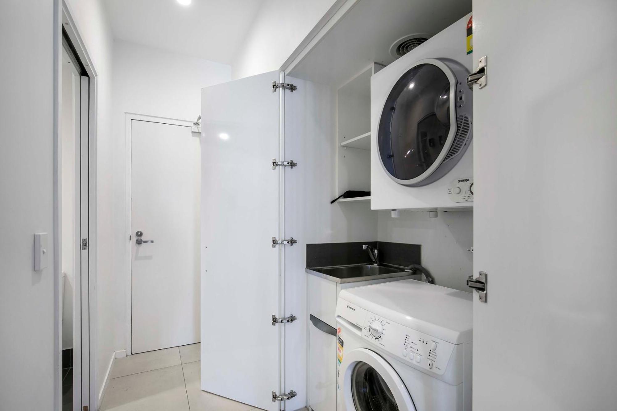 Sunny 1b In Heart Of South Bris Brisbane