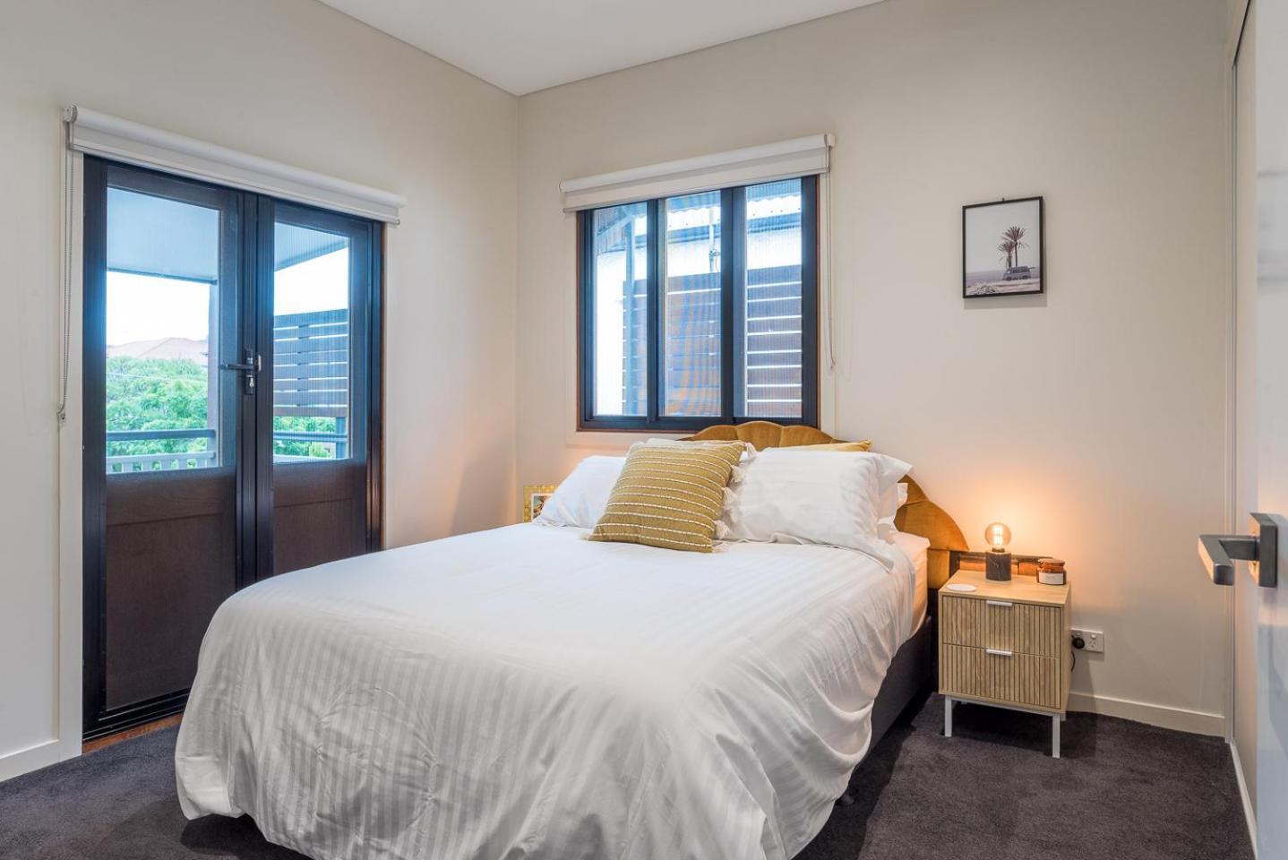 Beautiful Modern In Heart Of New Farm *