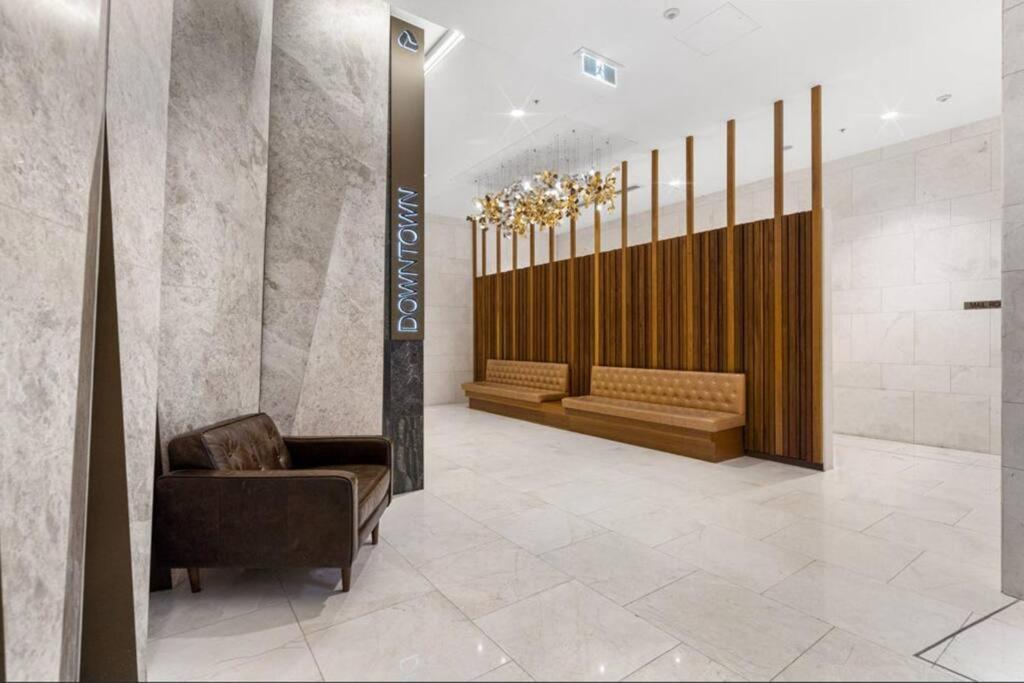 Cbd - Entire Apt 2b1b W Pool And Gym Apartment