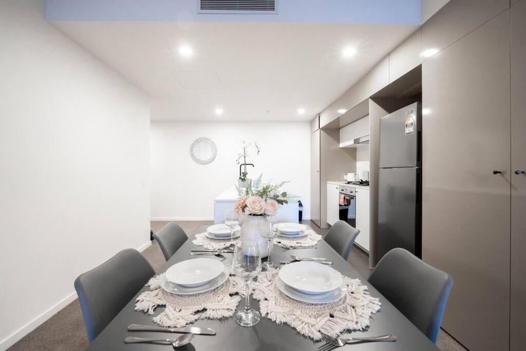 Urban Elegance 2b2b W Parking, Pool South Apartment