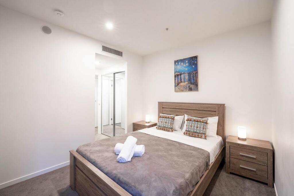 Urban Elegance 2b2b W Parking, Pool South Apartment