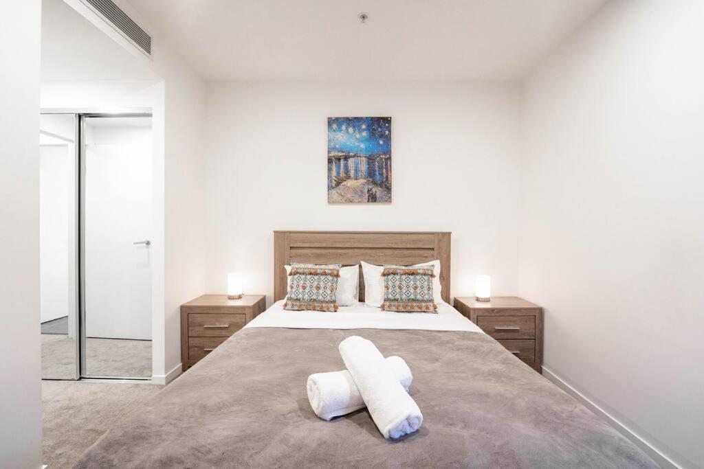 Apartment Urban Elegance 2b2b W Parking, Pool South