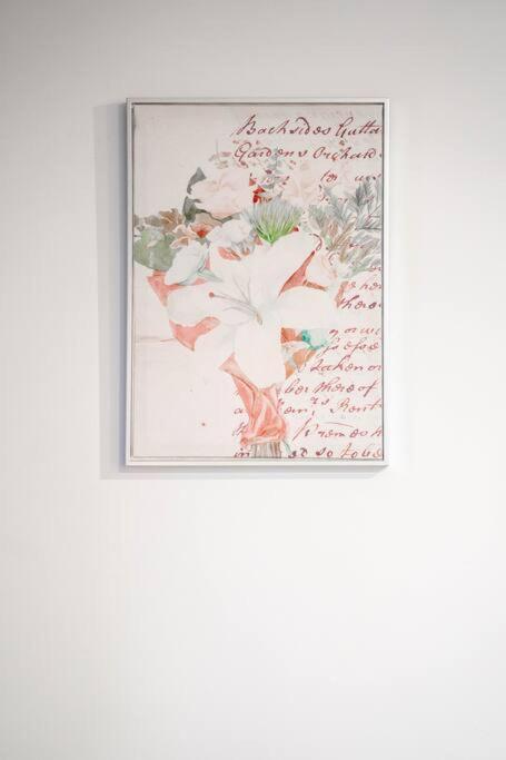 Urban Elegance 2b2b W Parking, Pool South Apartment