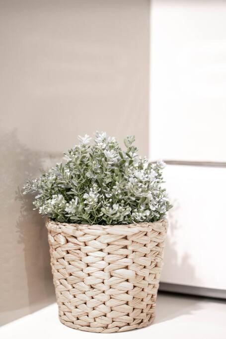 Urban Elegance 2b2b W Parking, Pool South Apartment Brisbane