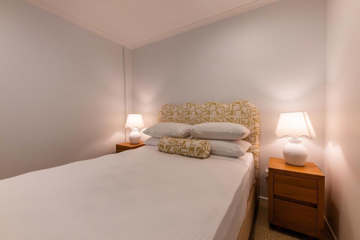 2 Bedrooms 2 Bathrooms W Parking & Pool