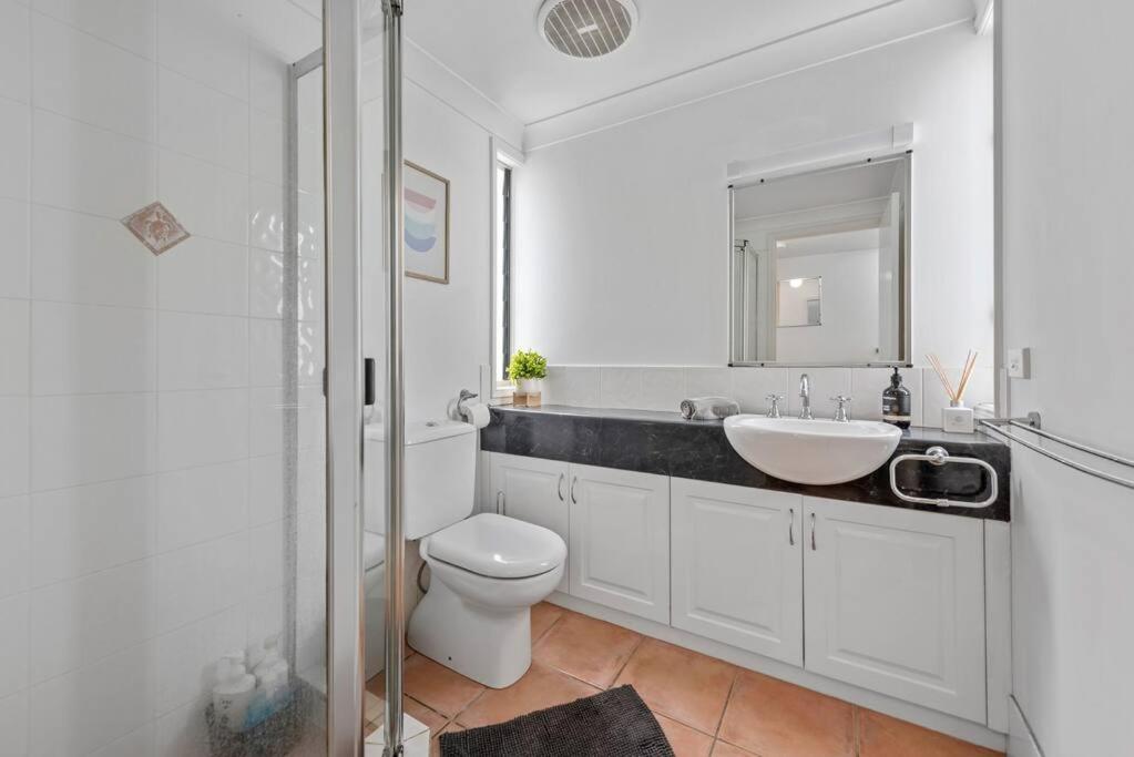 Paddo ~ 4bed/2bath/1car/cbd Views ~ House Holiday home Brisbane