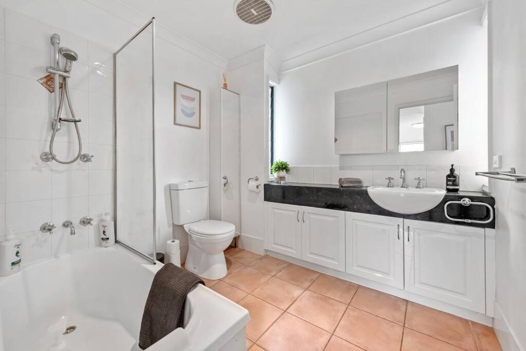 Paddo ~ 4bed/2bath/1car/cbd Views ~ House