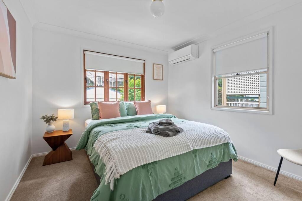 Paddo ~ 4bed/2bath/1car/cbd Views ~ House * Brisbane