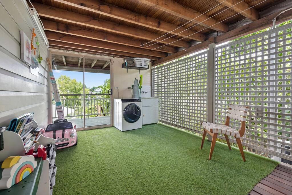 Paddo ~ 4bed/2bath/1car/cbd Views ~ House Brisbane