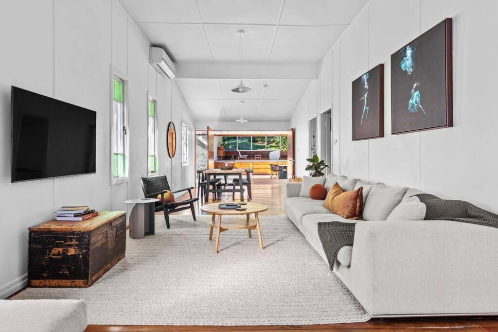 Holiday home Inside Out! ~ 3 Bed House ~ Toowong *