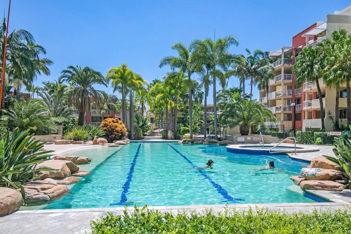 Apartment Valley Tropical - Embrace Urban Resort-style Living *