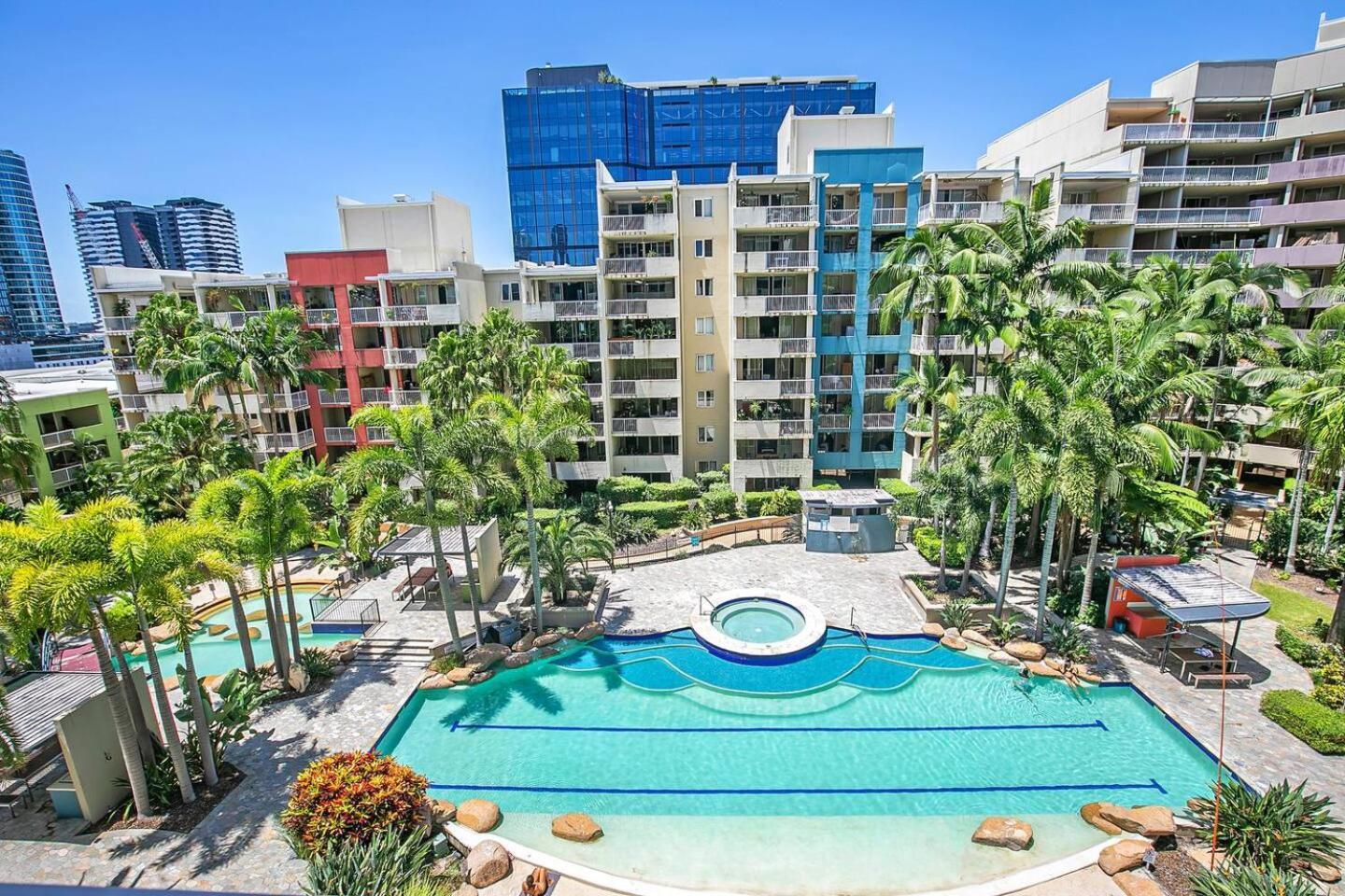 Apartment Valley Tropical - Embrace Urban Resort-style Living