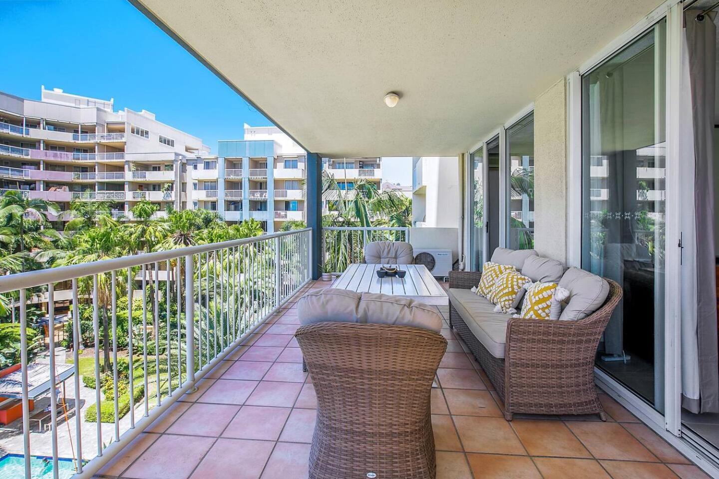 Valley Tropical - Embrace Urban Resort-style Living