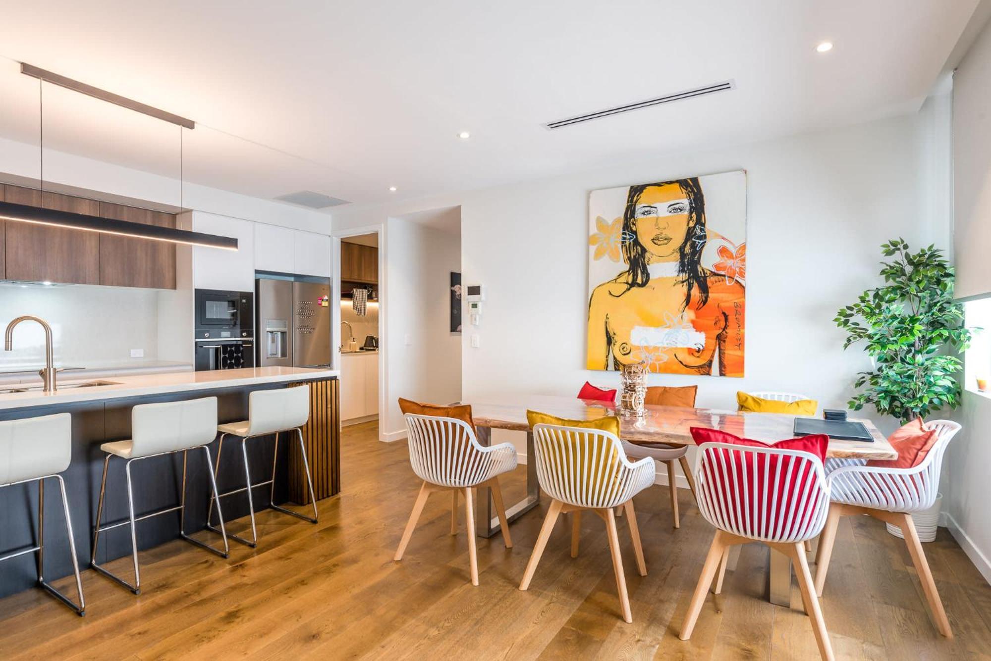 Stylish Urban Escape Modern 3br With Ac Parking *