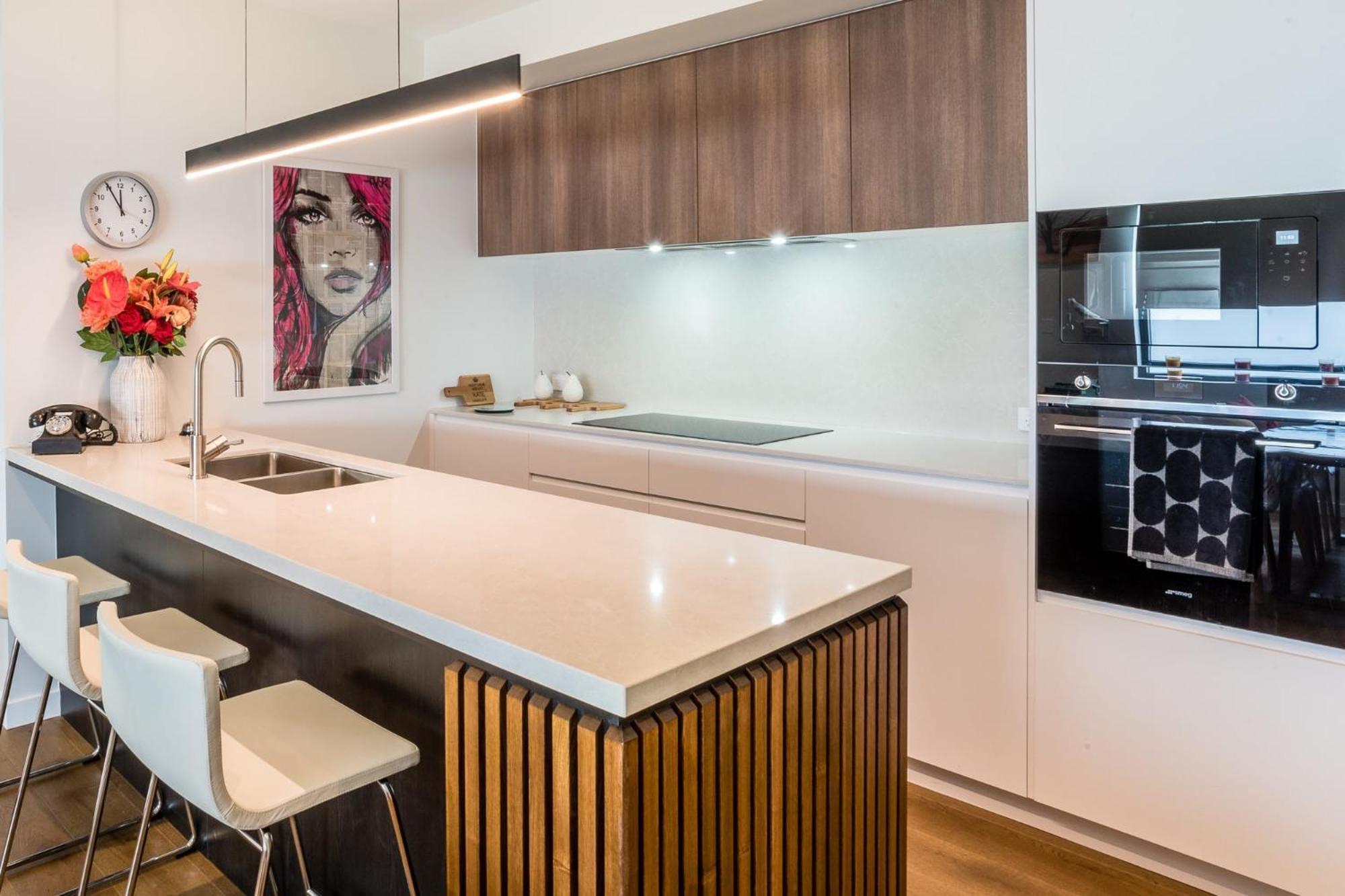 Stylish Urban Escape Modern 3br With Ac Parking Apartment *