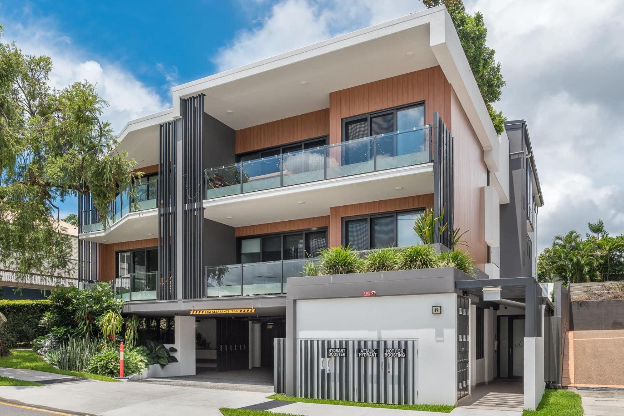 Stylish Urban Escape Modern 3br With Ac Parking Apartment