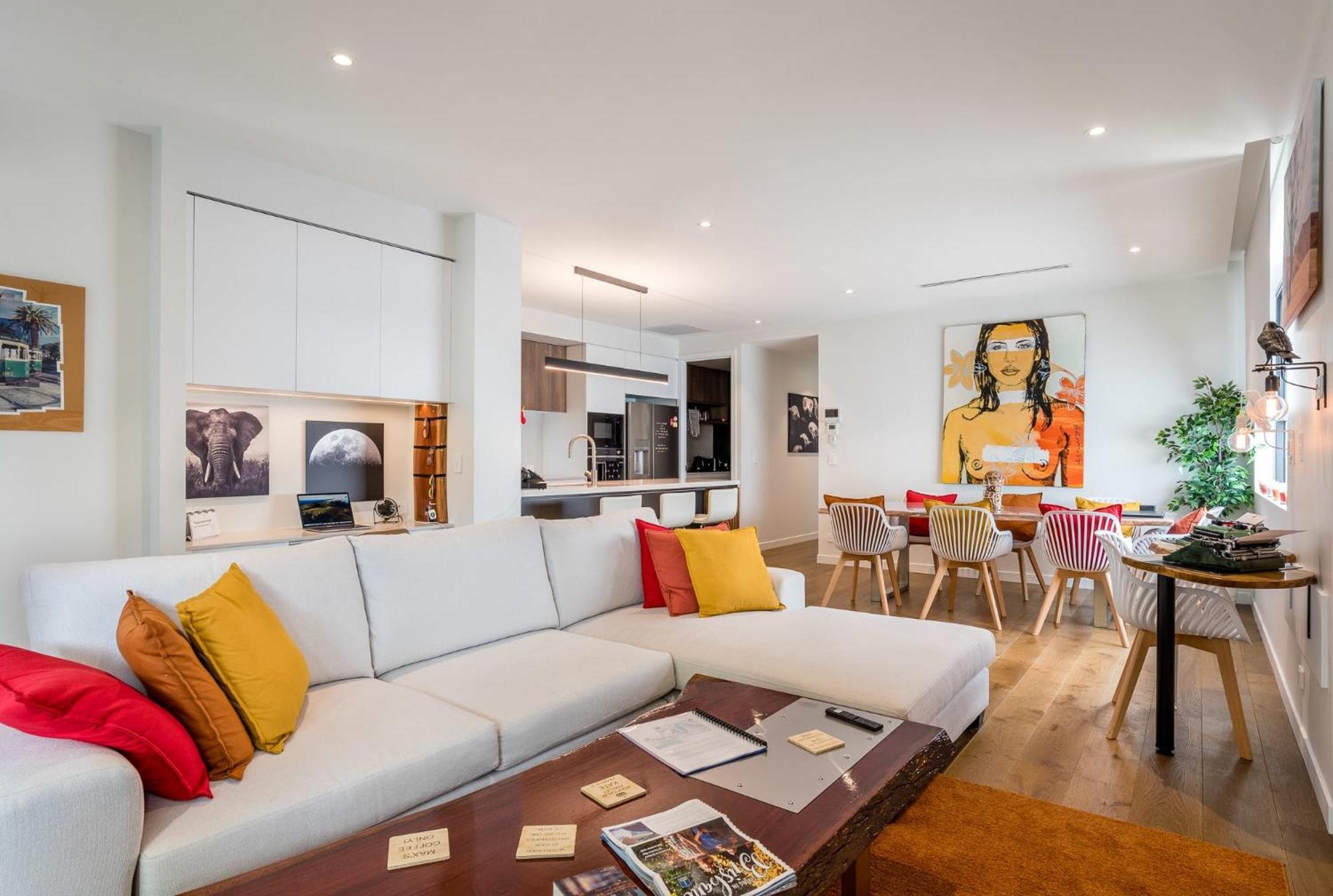 Stylish Urban Escape Modern 3br With Ac Parking Apartment Brisbane