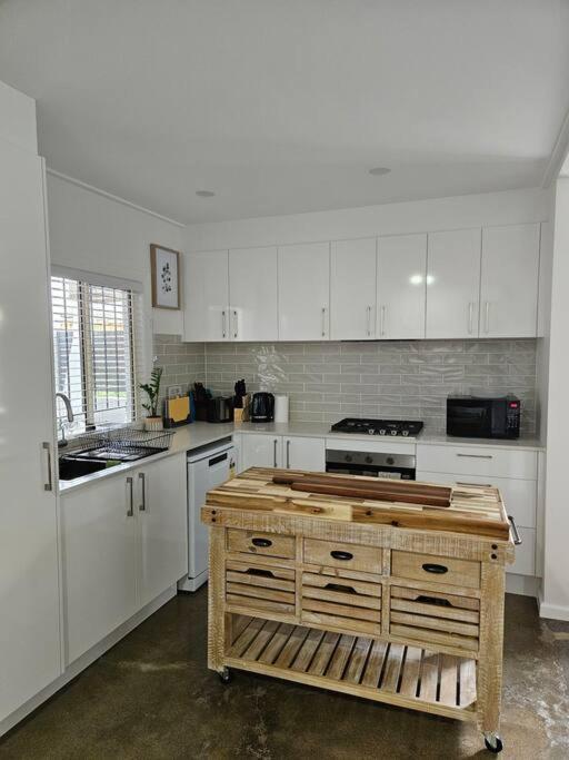 Apartment Prime Location: Just Steps Away From Oxford Street