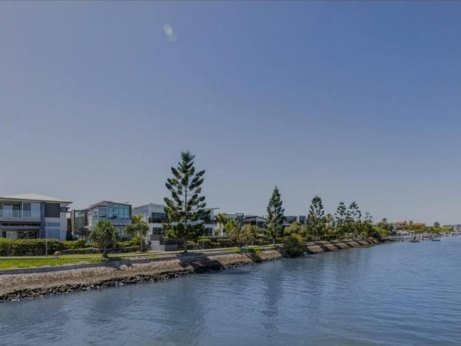 Prime Location: Just Steps Away From Oxford Street * Brisbane