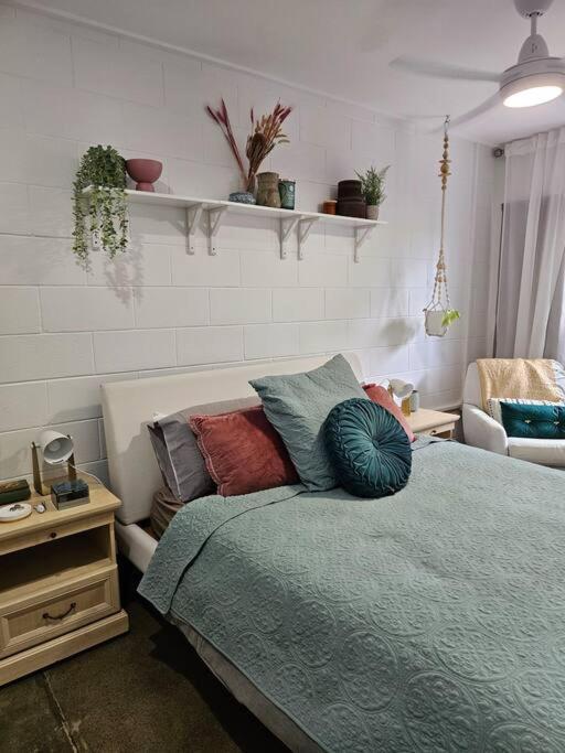 Apartment Prime Location: Just Steps Away From Oxford Street *