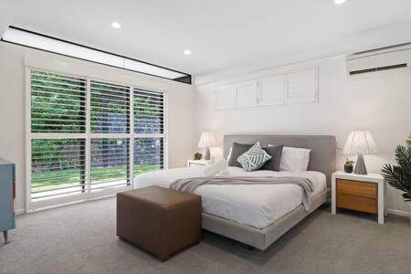Calm Springs In Brisbane-large Family Home-pool Holiday home Brisbane