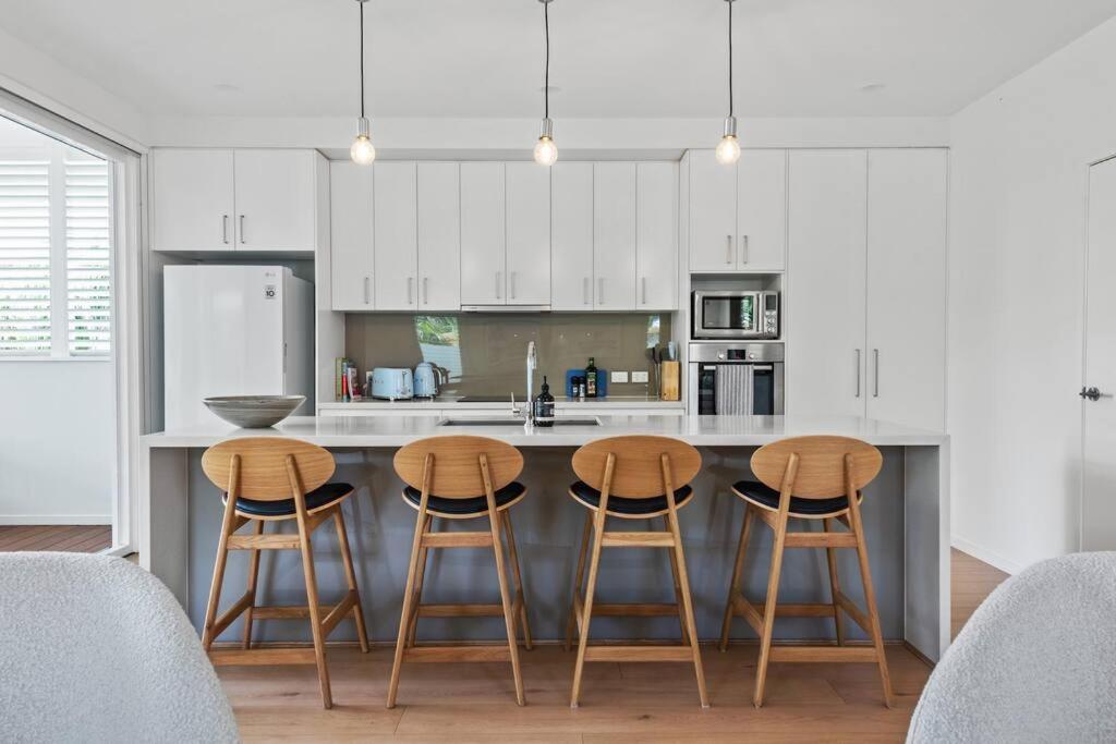 Paddo Princess! ~ 4bed/2bath/1car ~ House Brisbane