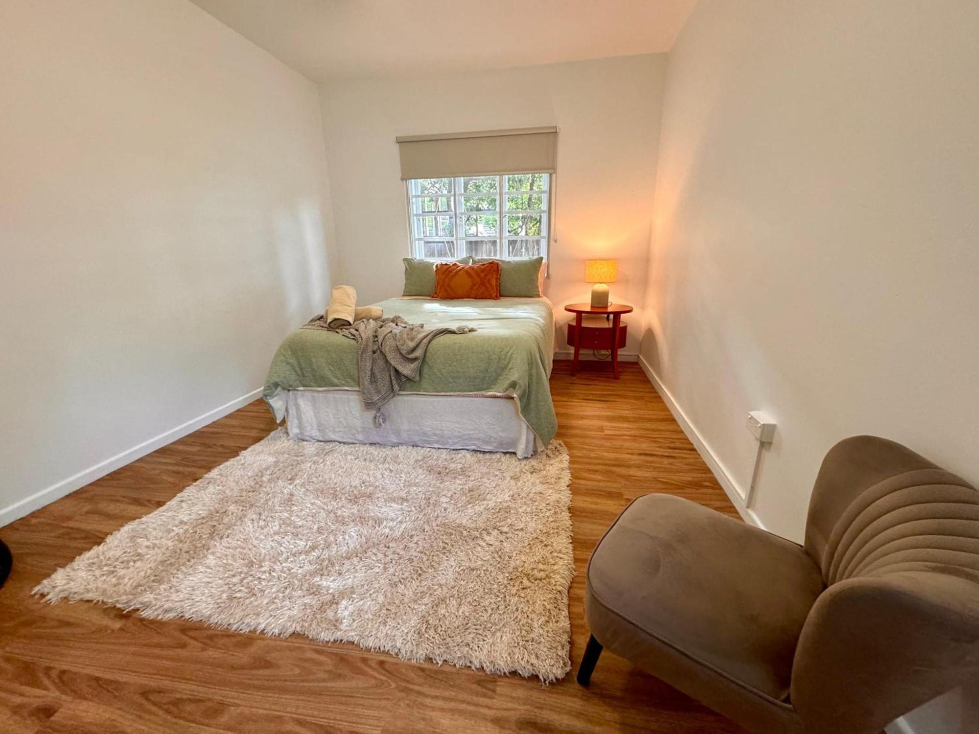 3 Bed Budget Hidden Gem Parking Near Gabba Apartment