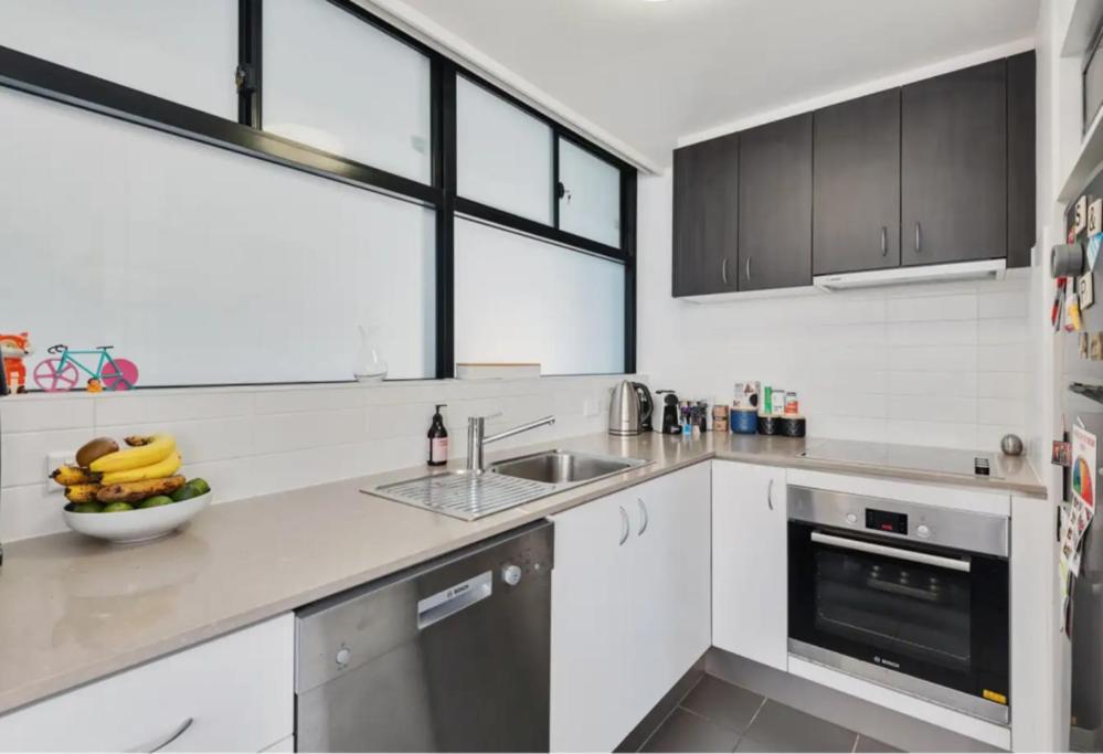 Groovy! ~ New Farm ~ Walk To Cbd Apartment