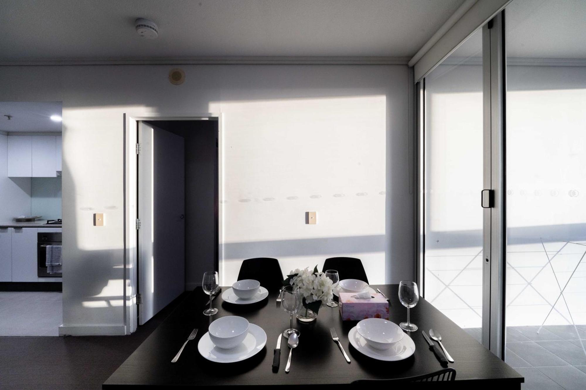Prime Location - Cbd 1 Bed W Shared 25m Pool, Gym, Sundeck And A Bbq Area *