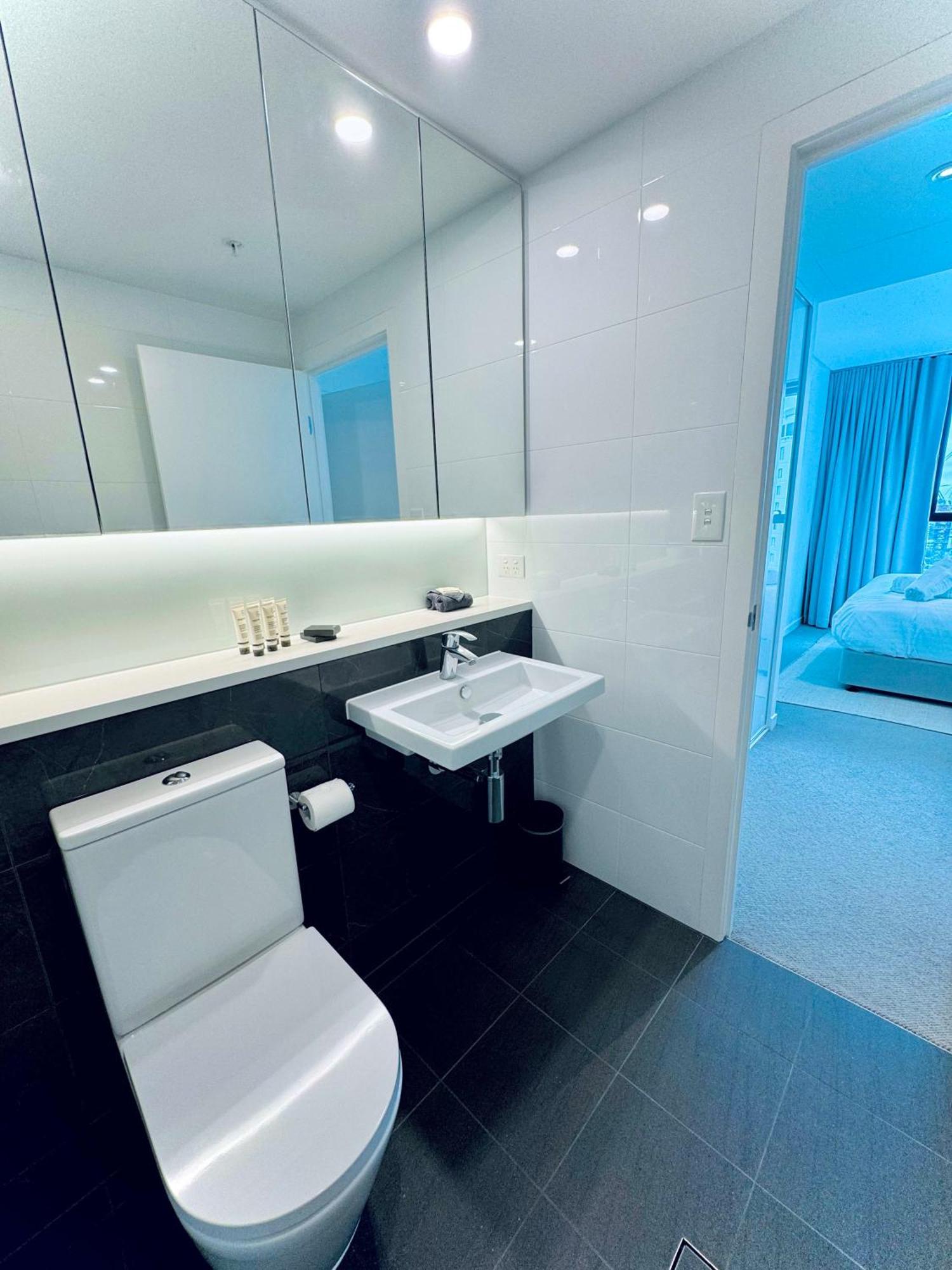 Luxurious 3 Bed Sky Retreat At Skytower