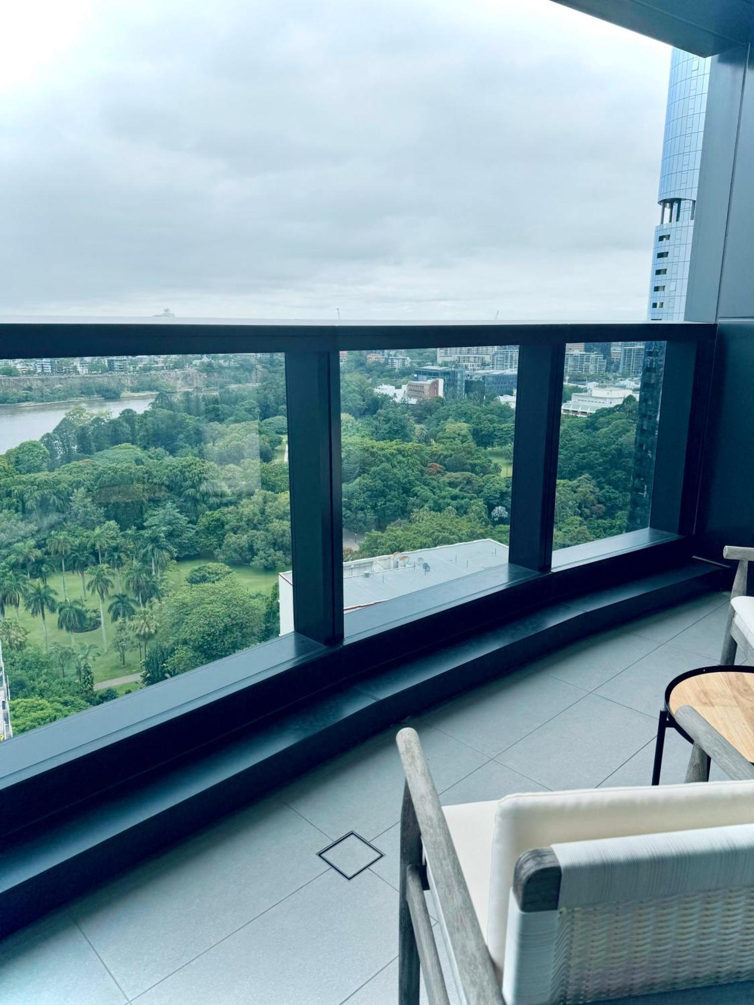 Luxurious 3 Bed Sky Retreat At Skytower Apartment *