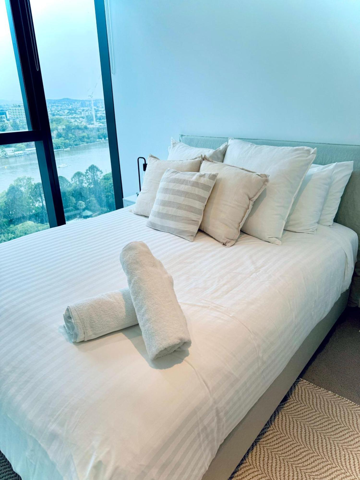 Luxurious 3 Bed Sky Retreat At Skytower