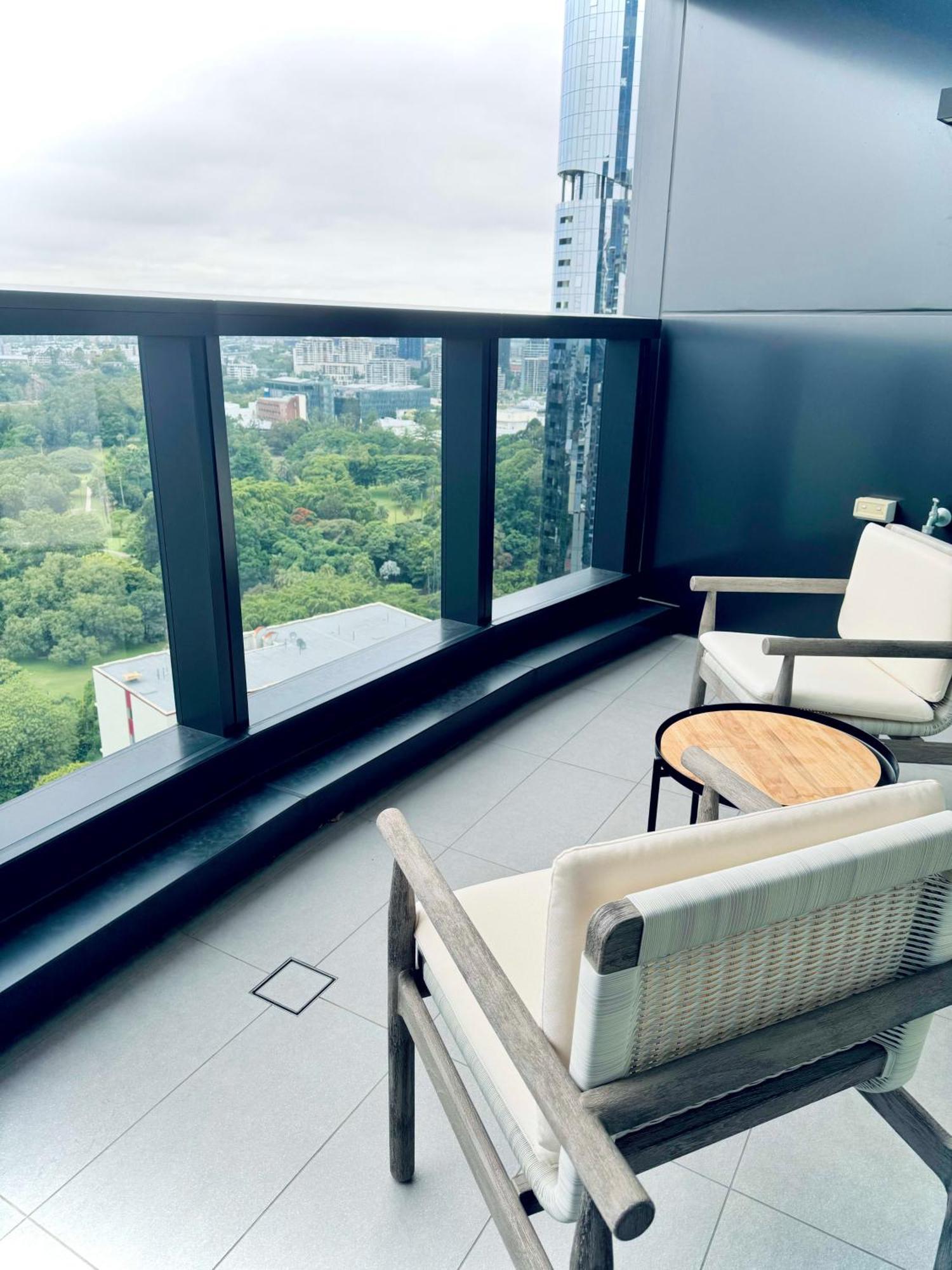 Luxurious 3 Bed Sky Retreat At Skytower Apartment Brisbane