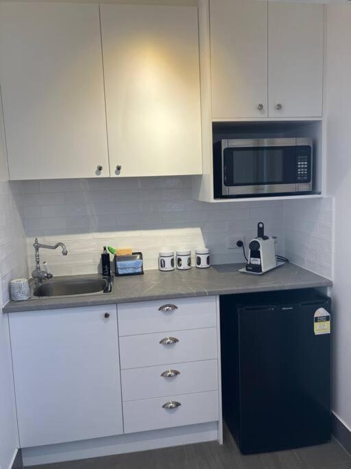 Entire Upper Floor 1 Bedroom *
