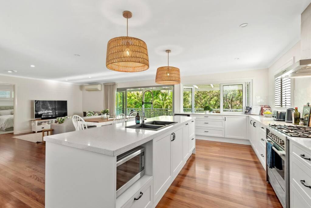 A Family Affair ~ 4 Bed/2.5bath/pool ~ Morningside Brisbane