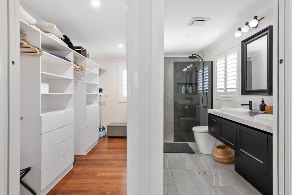 Holiday home A Family Affair ~ 4 Bed/2.5bath/pool ~ Morningside Brisbane